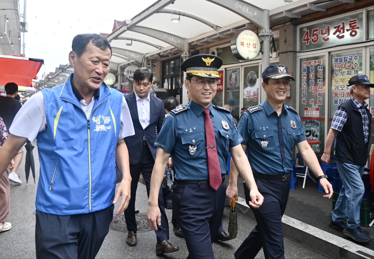 강원경찰, 재래시장 방문 추석 특별치안활동 전개-춘천재래시장 방문